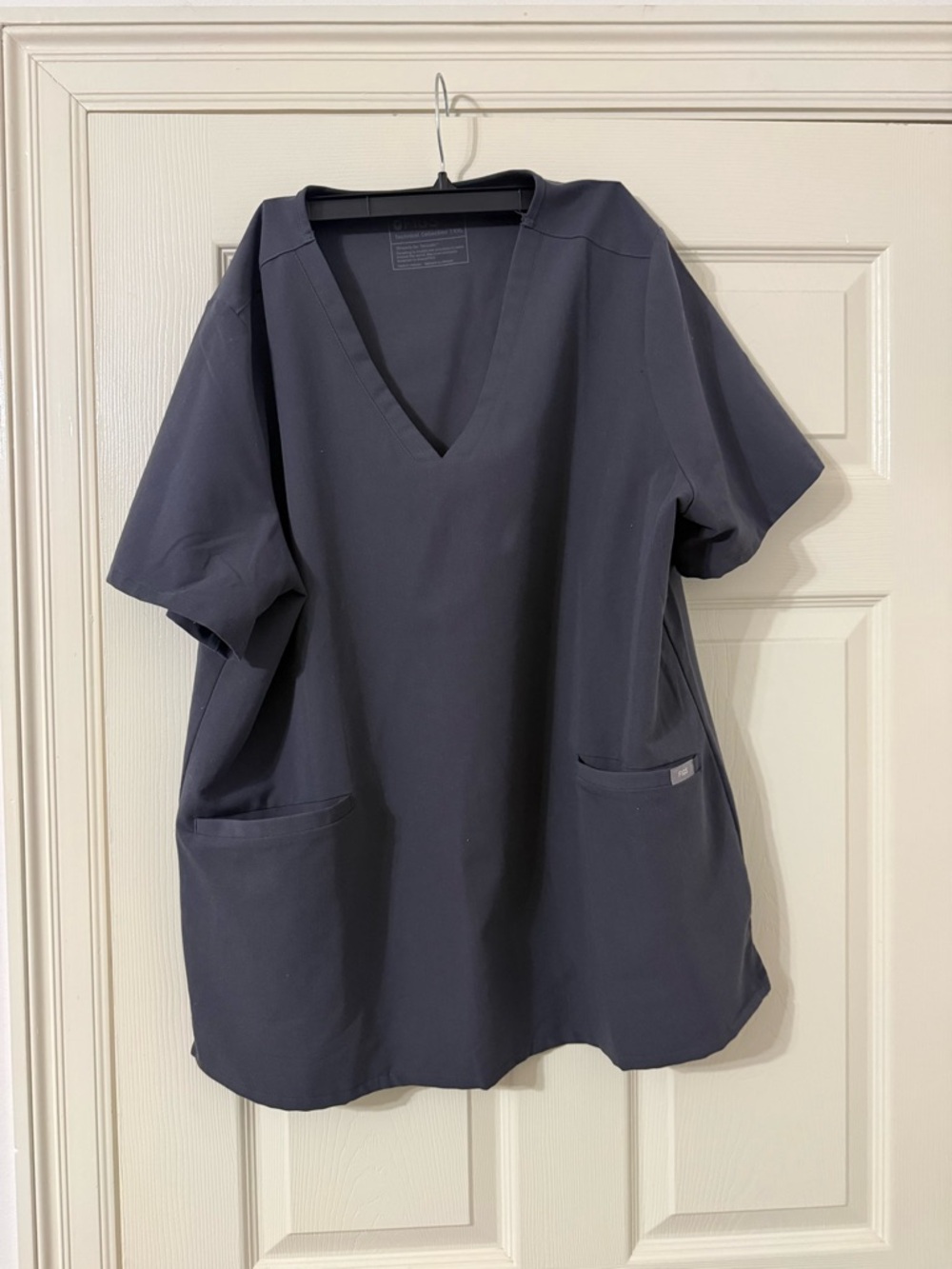 FIGS Women’s Graphite Scrub Top with Front Pockets